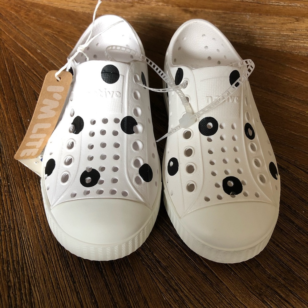 NWT Native Shoes Jefferson polka dot c9
